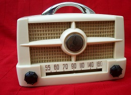 Vintage Emerson Radio Model 587A
