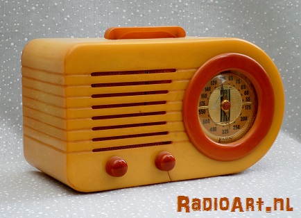 FADA 1000 Catalin Radio вЂќBulletвЂќ in Yellow + Onyx